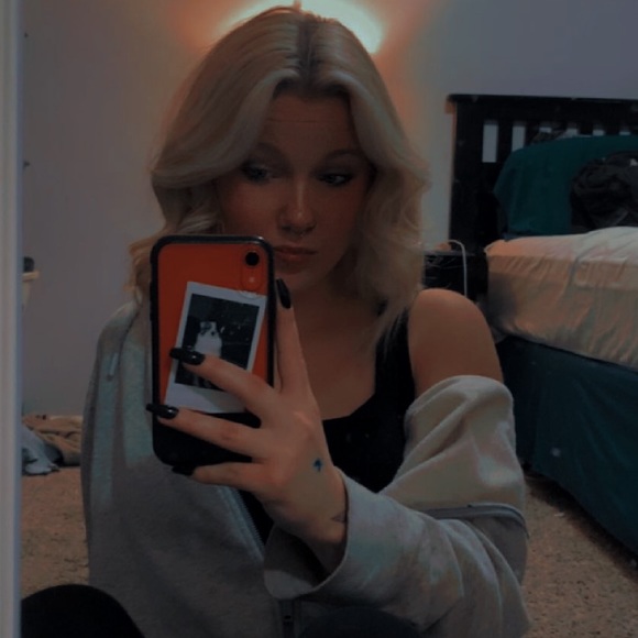 Profile Picture of Bryanna Sippel (@bryannasippel) on Poshmark