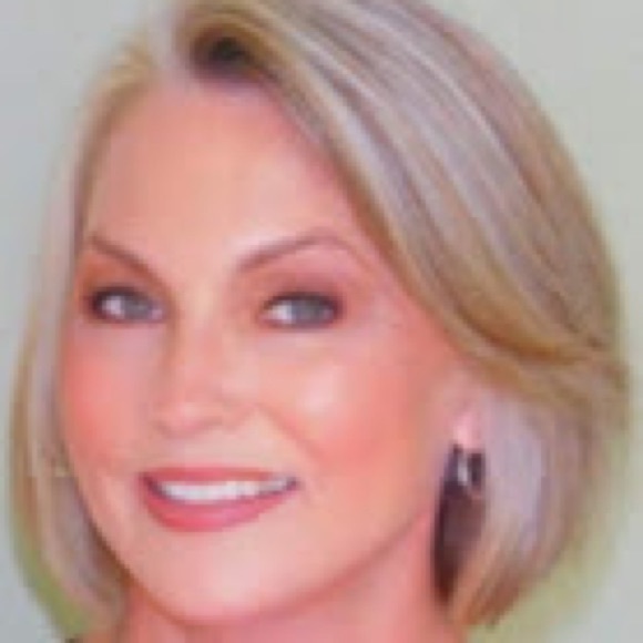 Profile Picture of Sandra Barnhardt (@sandrabarnhardt) on Poshmark