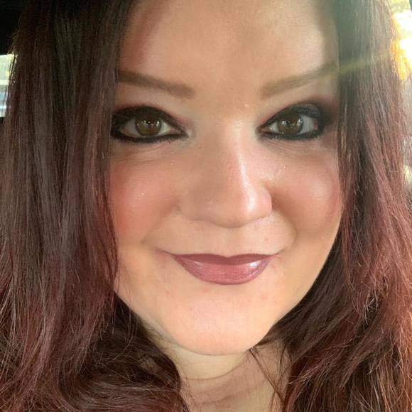 Profile Picture of Lori Rowe (@jlrowe1116) on Poshmark