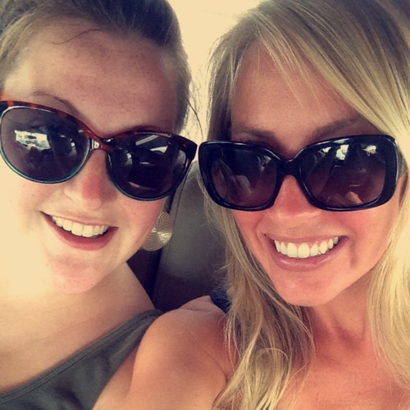 Profile Picture of Ashley Daliege (@ashley2984) on Poshmark