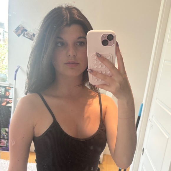 Profile Picture of Ani Kneisel (@anikneisel) on Poshmark