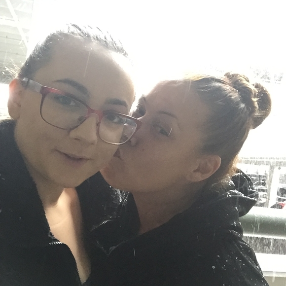 Profile Picture of Carrie Micakaj (@carrieamanda) on Poshmark