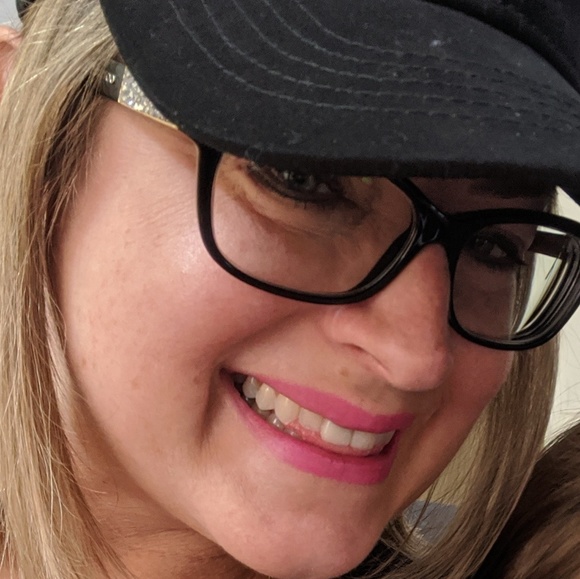 Profile Picture of Jill Omann (@omannj) on Poshmark