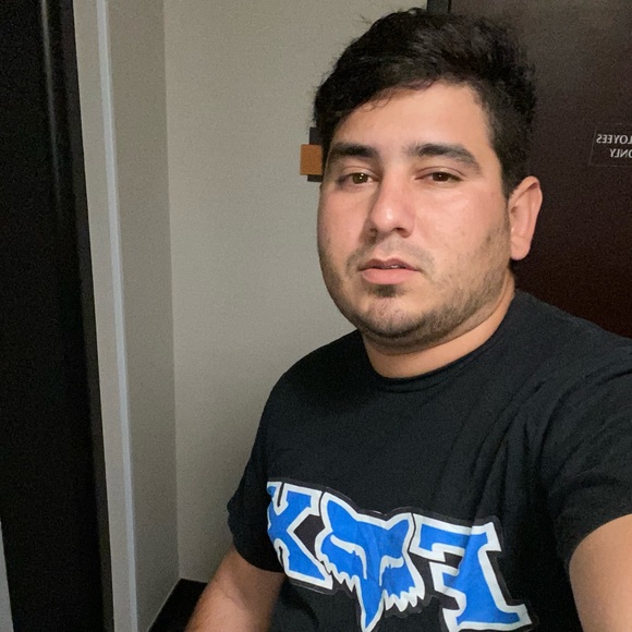 Profile Picture of Jason enrique Leon leon (@jasoneleon) on Poshmark