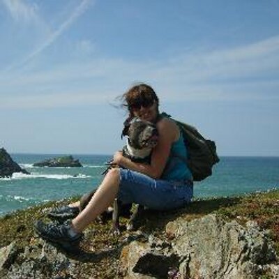Profile Picture of Debbie Iles (@debmatinhull) on Twitter