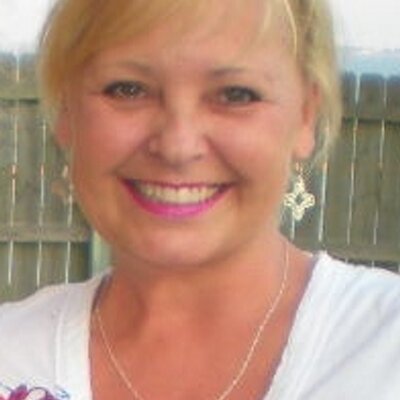 Profile Picture of Elizabeth Jarrell (@LuvlyLizzard) on Twitter