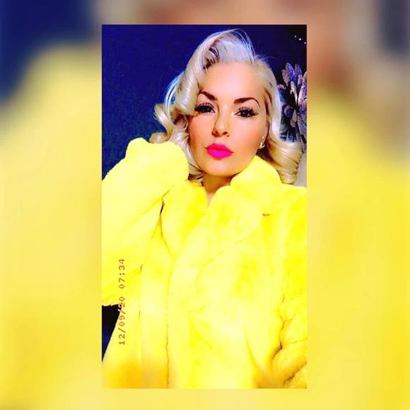 Profile Picture of Ivy Ross (@ivyross489) on Poshmark