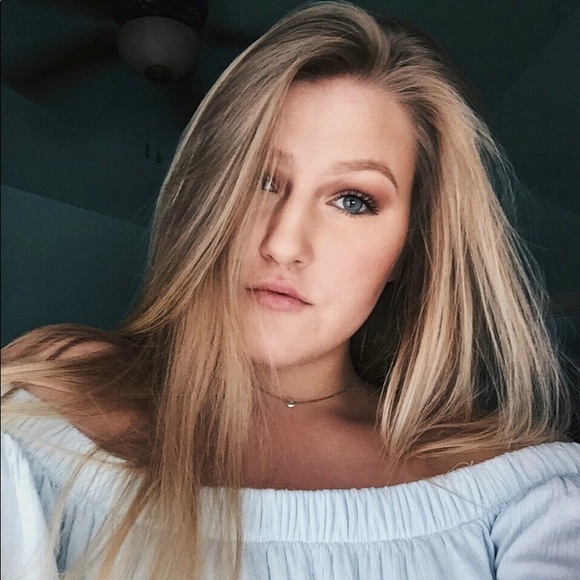 Profile Picture of Tori Shearer (@torishearer1) on Poshmark