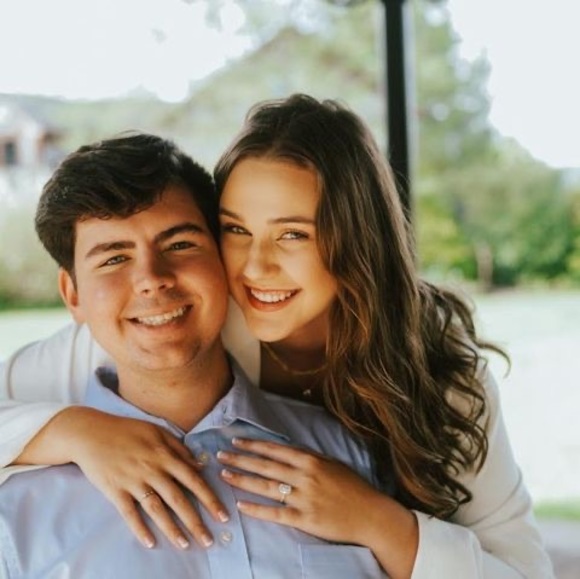 Profile Picture of Maridan Hueser (@mhueser0603) on Poshmark