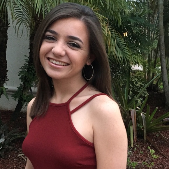 Profile Picture of Gaby Ibarlucea (@gabay0) on Poshmark