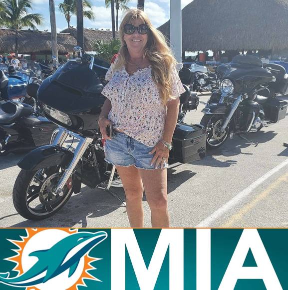 Profile Picture of Roxanne Mackenzie (@roxz7769) on Poshmark