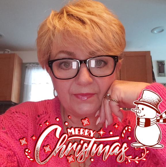 Profile Picture of Lidia Komornicki (@lidiakomornicki) on Poshmark