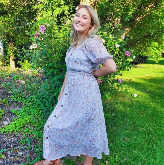 Profile Picture of Hannah Stanski (@hannahs0215) on Poshmark