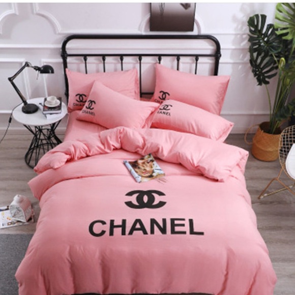 Profile Picture of Narthys Mackeen (@mairene1) on Poshmark