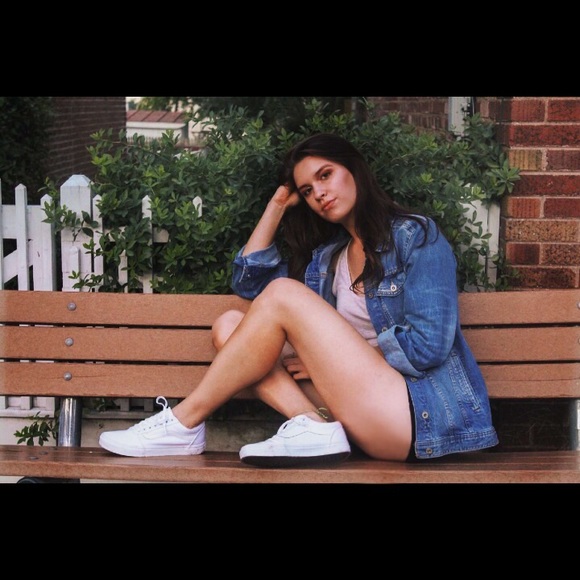 Profile Picture of Erin Wehmeyer (@erinliz99) on Poshmark