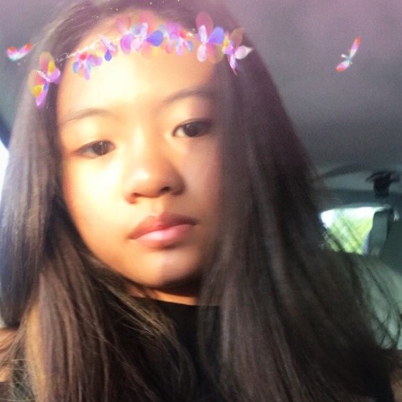 Profile Picture of Holly Huynh (@xxhollinityxx02) on Poshmark