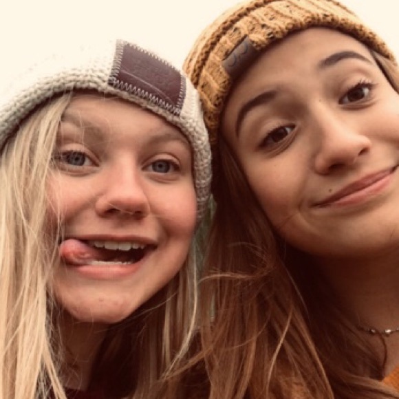 Profile Picture of Ava Tensen (@avashops22) on Poshmark