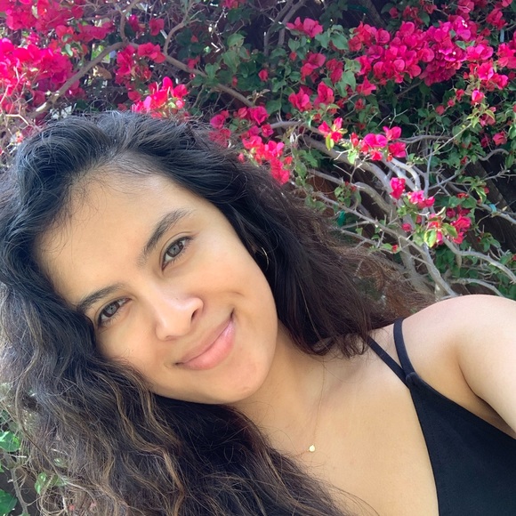 Profile Picture of Jazmine Qutob (@jazminniie) on Poshmark