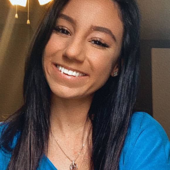 Chelsea San angelo - Poshmark Profile Picture of Chelsea San angelo (@chelseajonae_15) on Poshmark