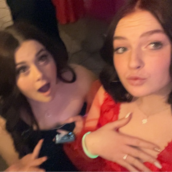 Profile Picture of Emily Bernsdorff (@ebernsdorff) on Poshmark