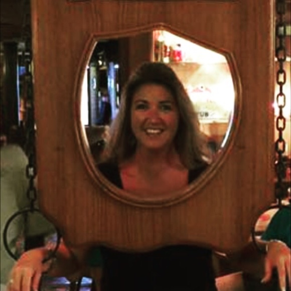 Profile Picture of Angela Mcdermott (@superbilo) on Poshmark