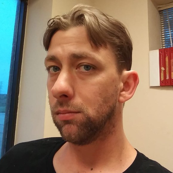 Profile Picture of Daniel Ragan (@danielragan1986) on Poshmark