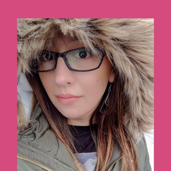 Profile Picture of Danielle Lozen-dault (@danidault) on Poshmark
