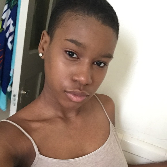 Profile Picture of Amber Barton (@camillelove200) on Poshmark