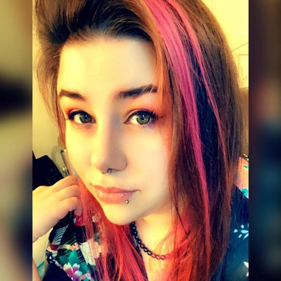 Profile Picture of Apryl Hughes (@apryl2008) on Poshmark