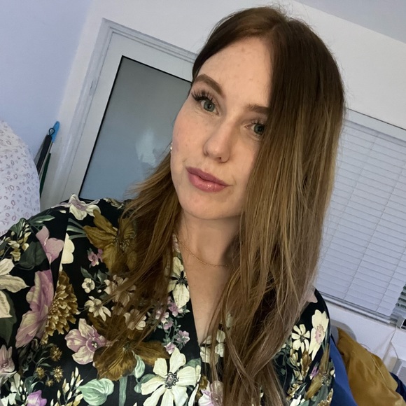 Profile Picture of Jennifer Shpr (@jenyocheved) on Poshmark