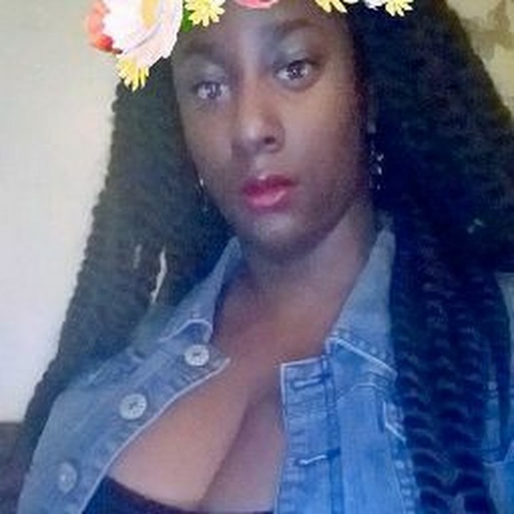 Profile Picture of Amina Harrell (@aminaharrell95) on Poshmark