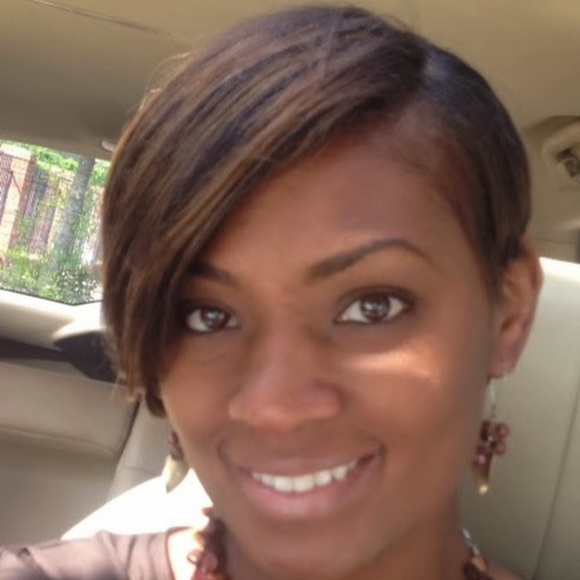 Profile Picture of Sonya Heisser (@sonyaheisser) on Poshmark