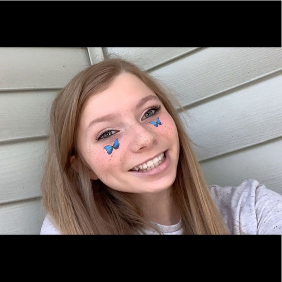 Profile Picture of Brittany Hesslink (@brittanyhesslin) on Poshmark
