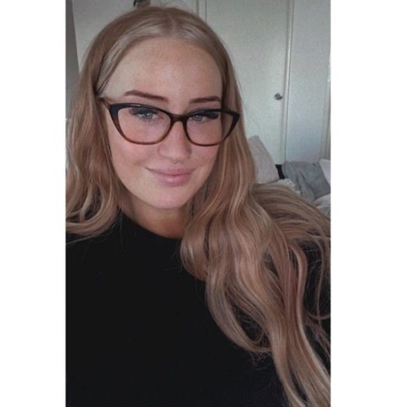 Profile Picture of Maddy James (@maddyj2829) on Poshmark