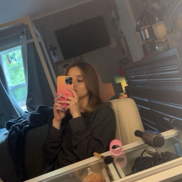 Profile Picture of Shaylene Parsons (@shayleneparsons) on Poshmark