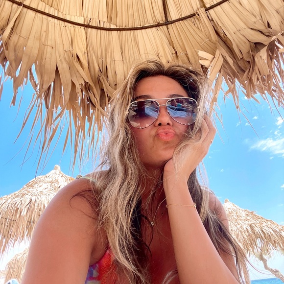 Profile Picture of Hannah Presley (@hannah_presley_) on Poshmark