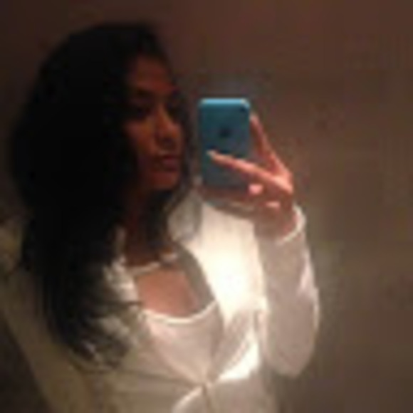 Profile Picture of Vanesa Rampersaud (@vrampersaud) on Poshmark