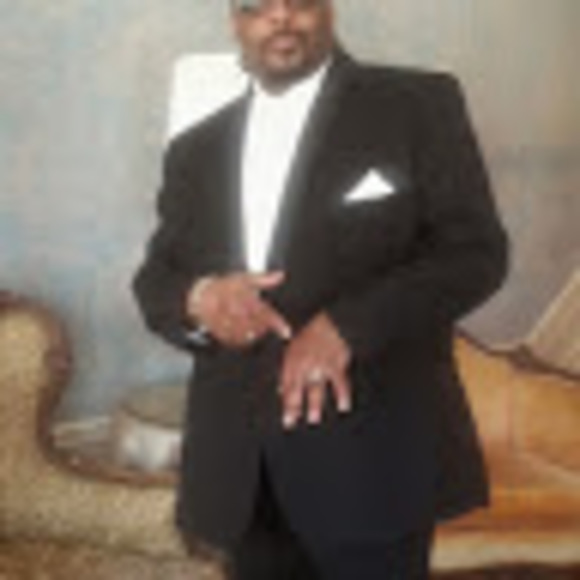 Profile Picture of Chuck Kent (@wiseguy44132) on Poshmark