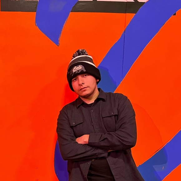 Profile Picture of Carlos Malagon (@carlos_x1214) on Poshmark