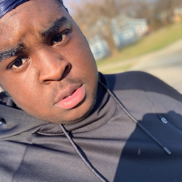 Profile Picture of Michael Broome (@mikebv) on Poshmark