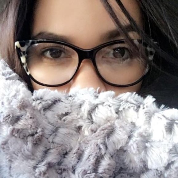 Profile Picture of Luna Alvarez (@luna_alvarez) on Poshmark