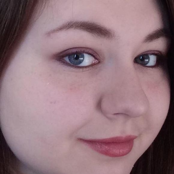 Profile Picture of Izzy Schnake (@izzyharp) on Poshmark