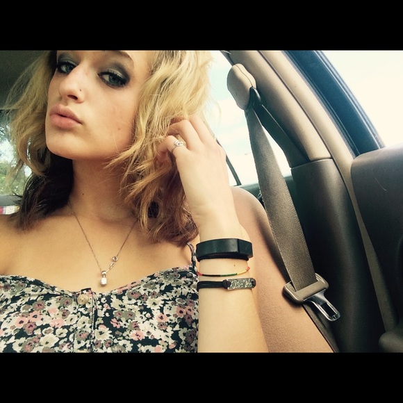 Profile Picture of Courtney Goerger (@cornaayy737) on Poshmark