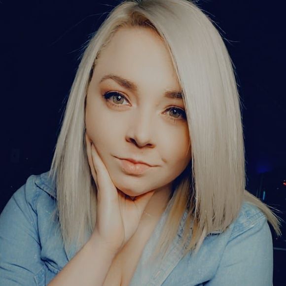 Profile Picture of Kaylyan Halbakken (@kaylyanraye) on Poshmark