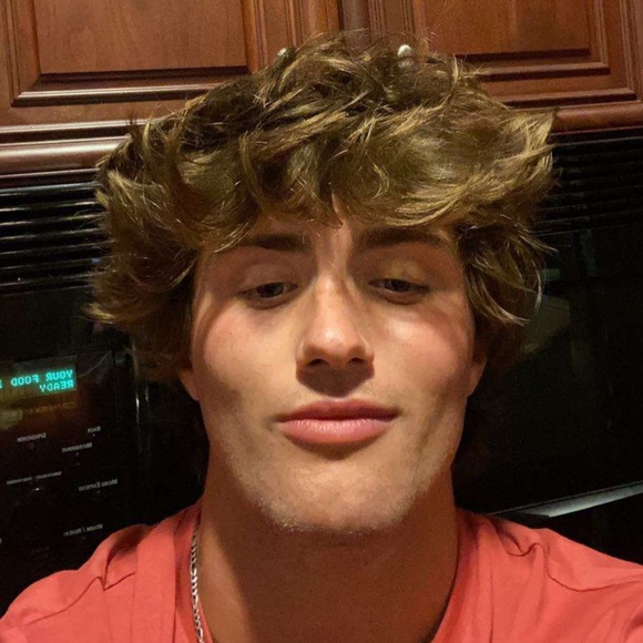 Garrett Stewart - Poshmark Profile Picture of Garrett Stewart (@gstewww) on Poshmark