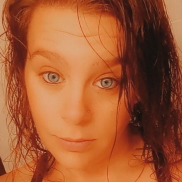 Profile Picture of Nikki Dennhardt (@nikkidennhardt2) on Poshmark