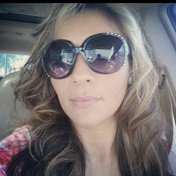 Profile Picture of Griselda Alvarez (@gryss) on Poshmark