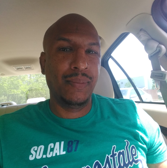 Profile Picture of Albert Caraballo (@albertcaraballo) on Poshmark