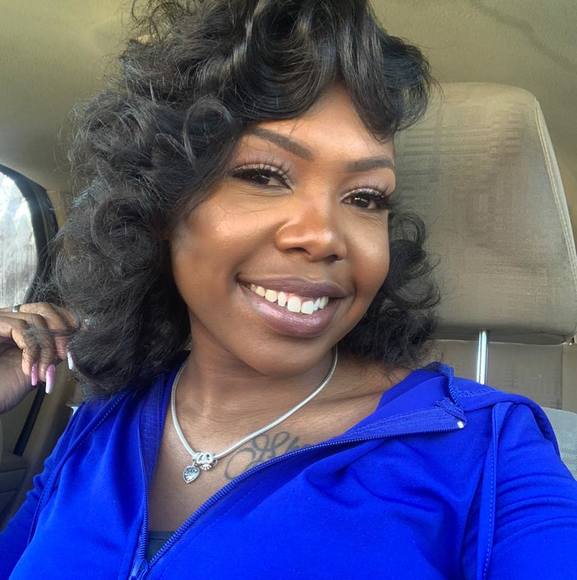 Profile Picture of Simone Woods (@simonewoods1023) on Poshmark