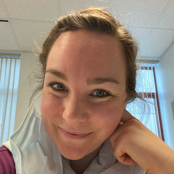 Profile Picture of Rebecca Grondin (@mrsgrondin811) on Poshmark